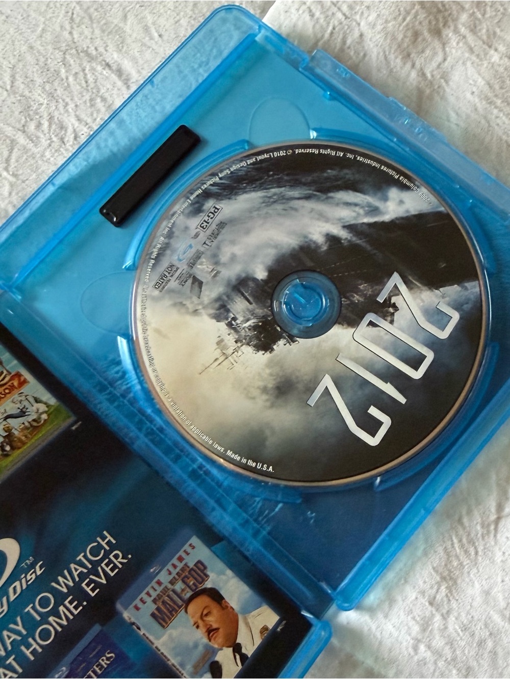 2012 Blu Ray - Picture 3 of 3